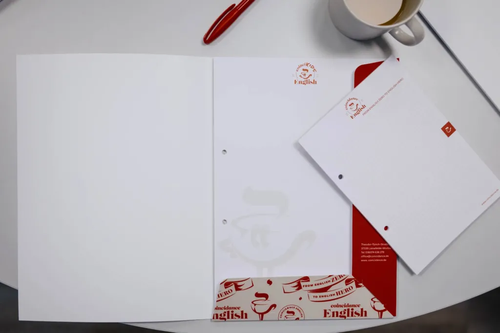 Geschäftsausstattung für coincidance English aus Worbis im Eichsfeld: Briefpapier und Visitenkarten mit Logo für Englischkurse.