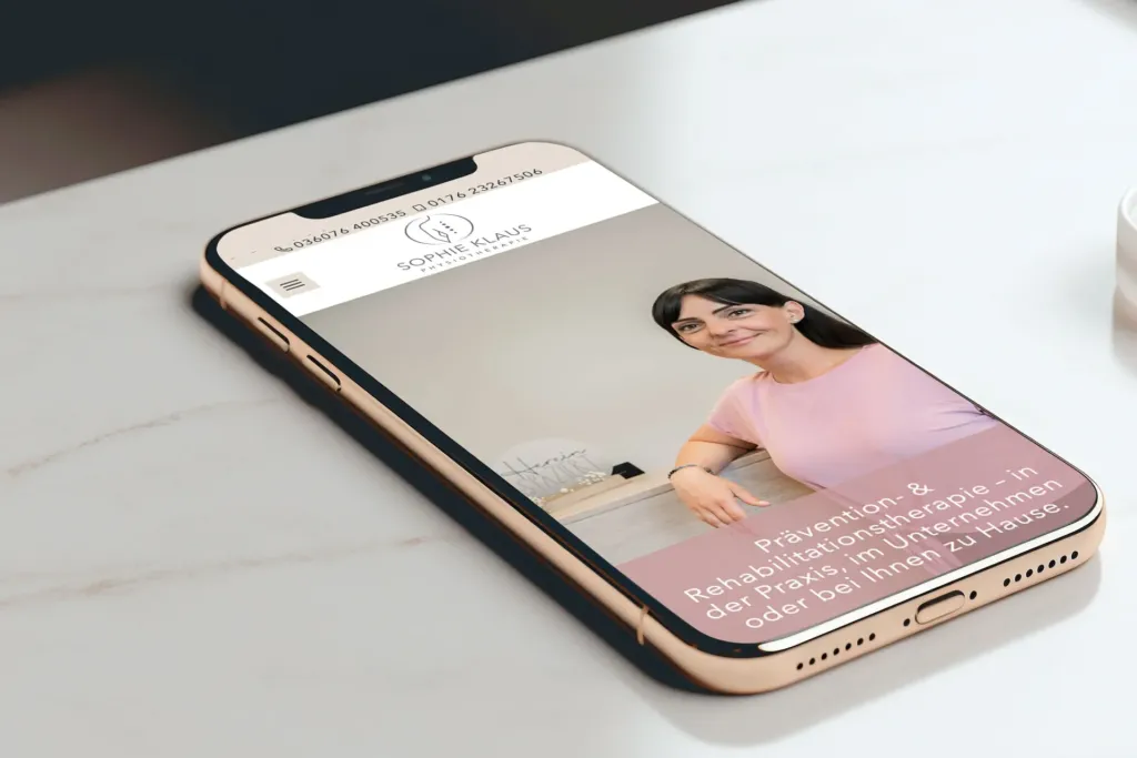Mobile Ansicht der Website von Physiotherapie Sophie Klaus im Eichsfeld mit Startseite und Praxisfoto